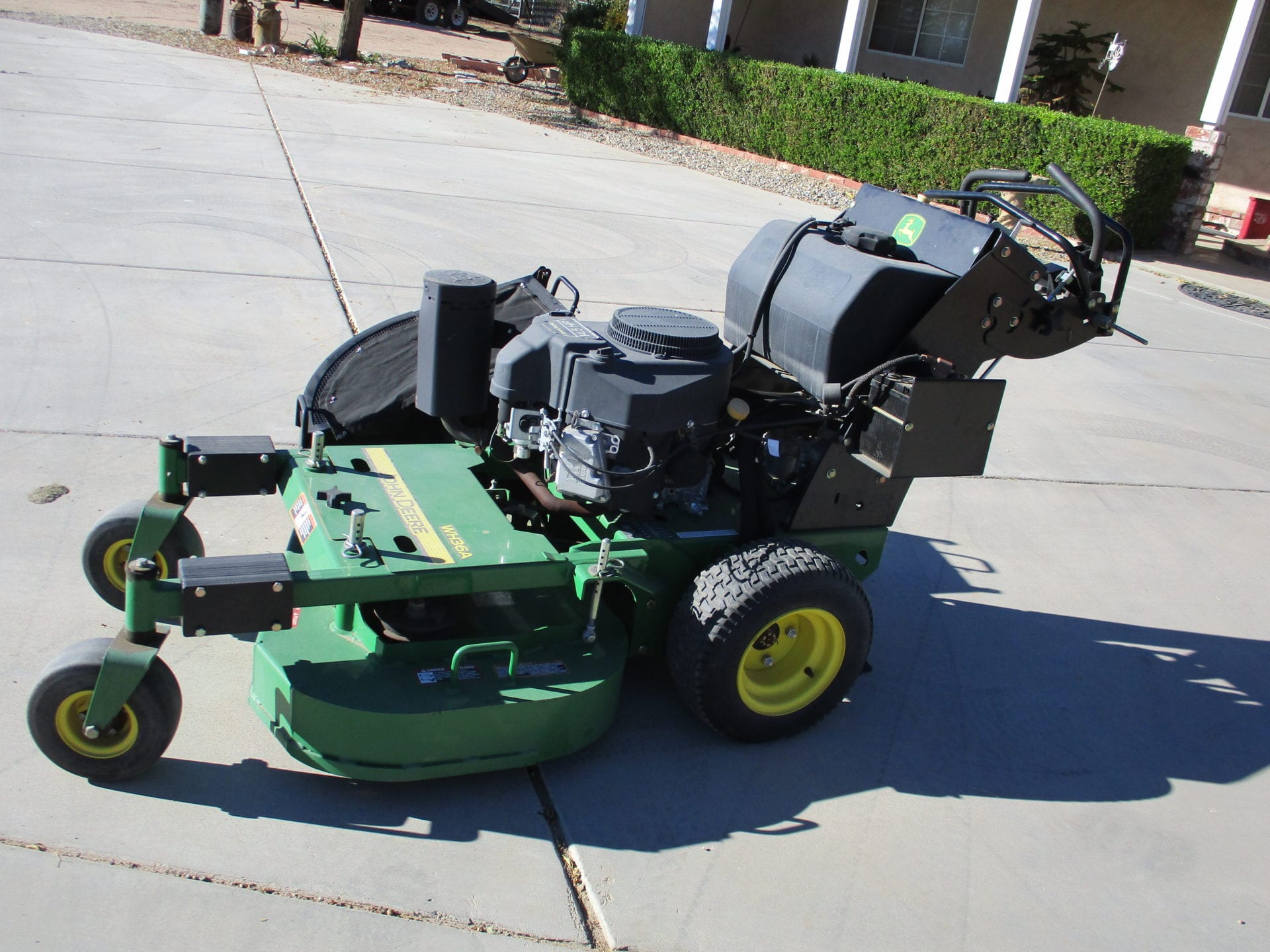 John Deere WH36A 36” Commercial Walk-Behind Rotary Mower - Image 2