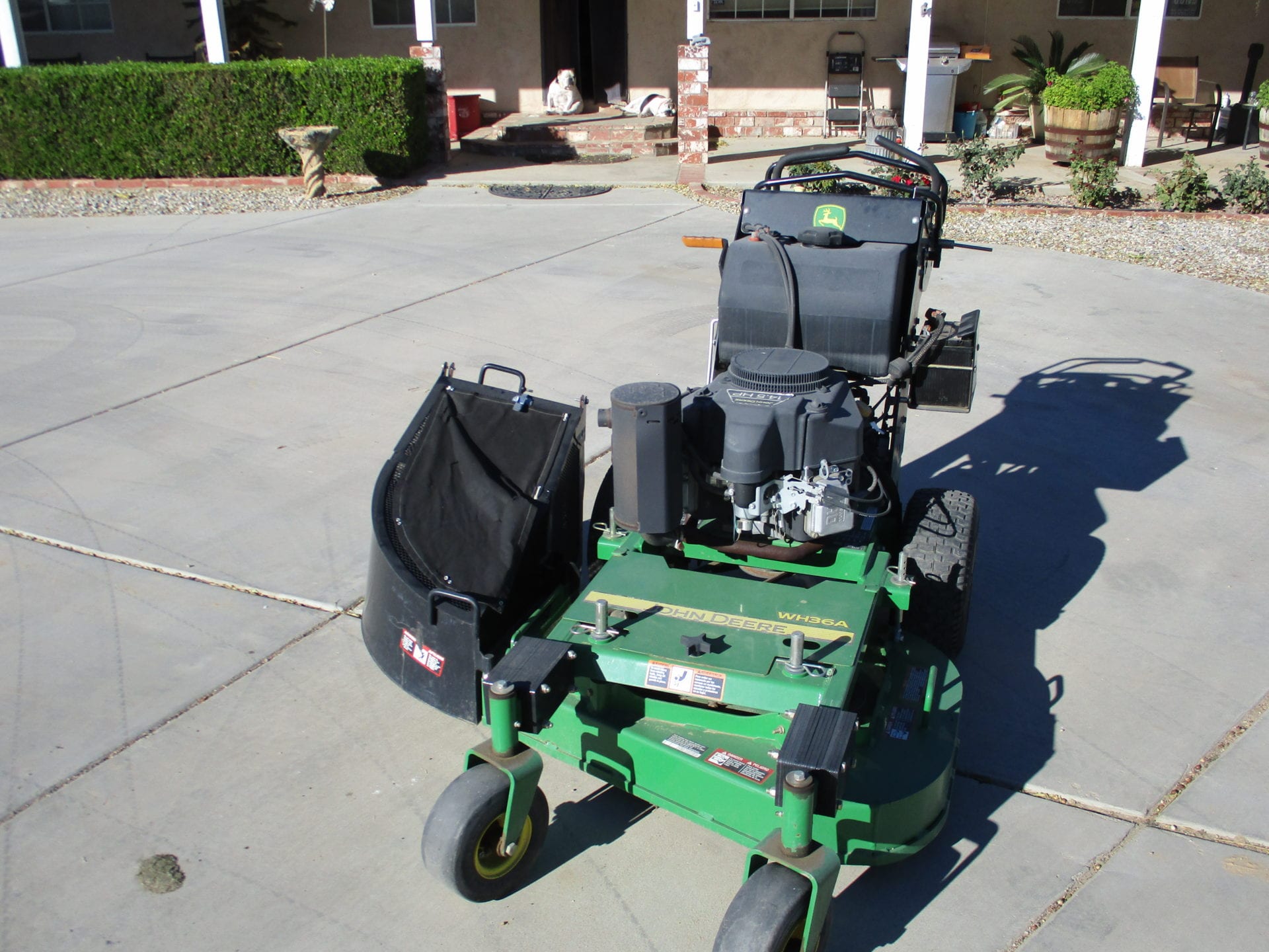 John Deere WH36A 36” Commercial Walk-Behind Rotary Mower - Image 3