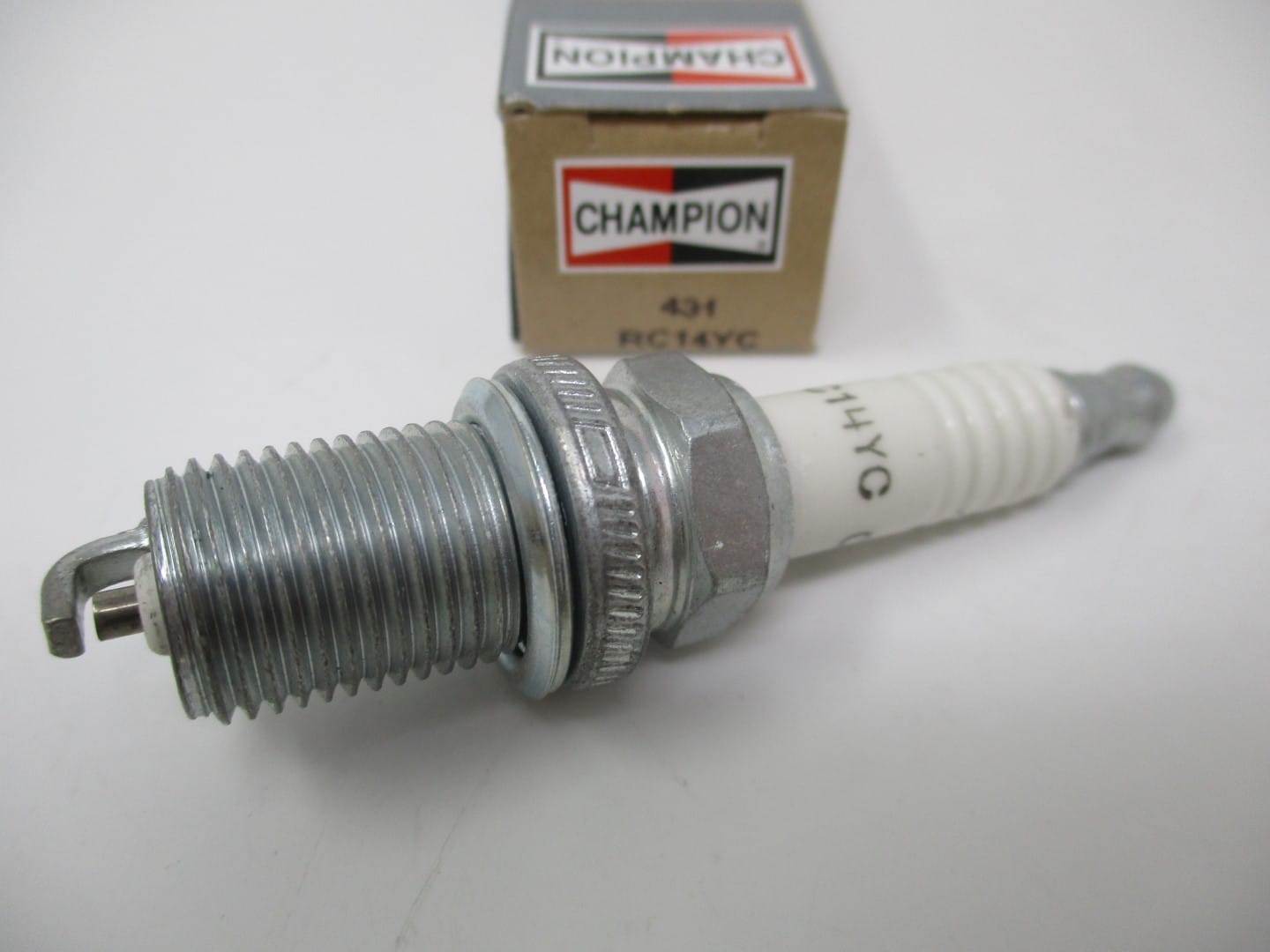 Genuine Champion 431 RC14YC Copper Plus Spark Plugs Small Engines - Image 3