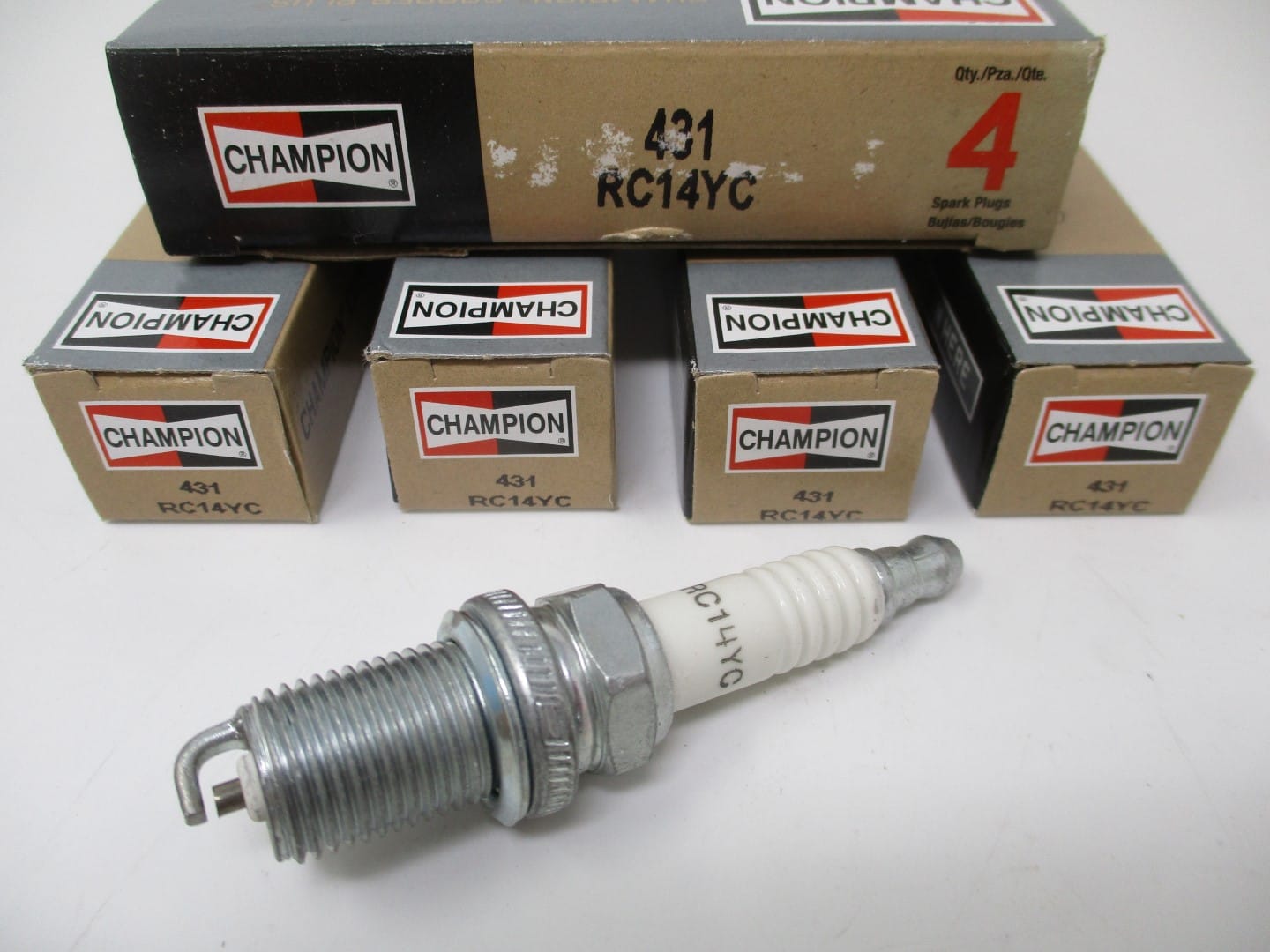 4 Genuine Champion 431 RC14YC Copper Plus Spark Plugs - Image 3
