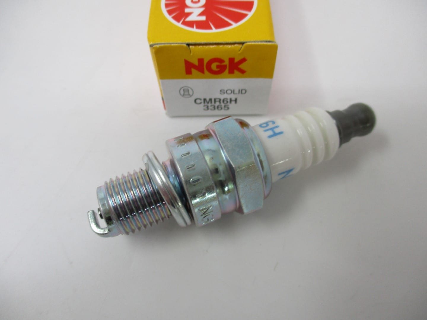 Genuine NGK 3365 CMR6H Standard Spark Plug Small Engines - Image 3