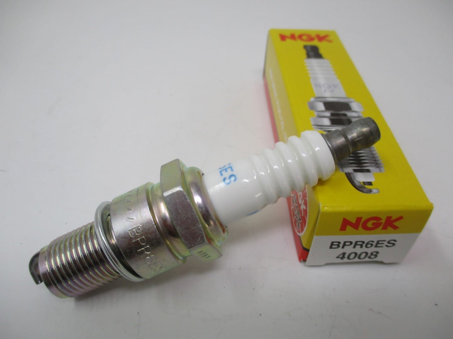 Genuine NGK 4008 BPR6ES Solid Spark Plug Lawnmower - Image 4