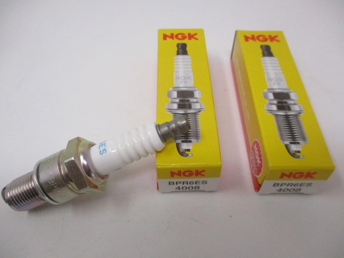 Genuine NGK 4008 BPR6ES Solid Spark Plug Lawnmower - Image 2