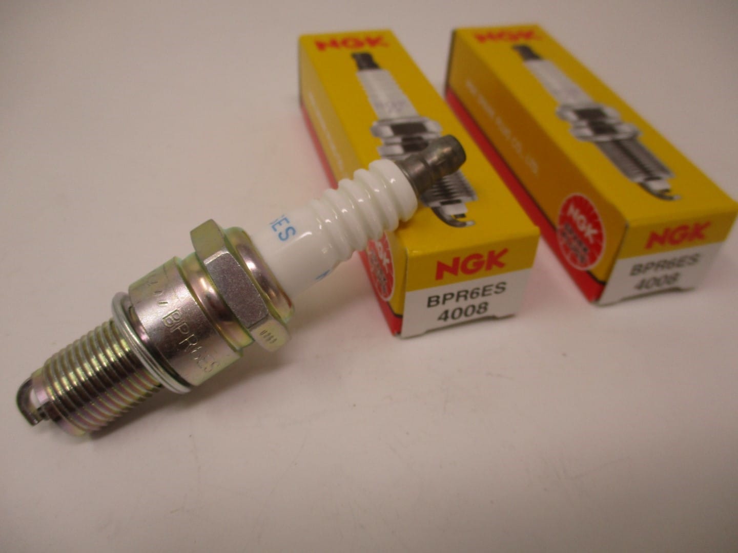 Genuine NGK 4008 BPR6ES Solid Spark Plug Lawnmower - Image 3