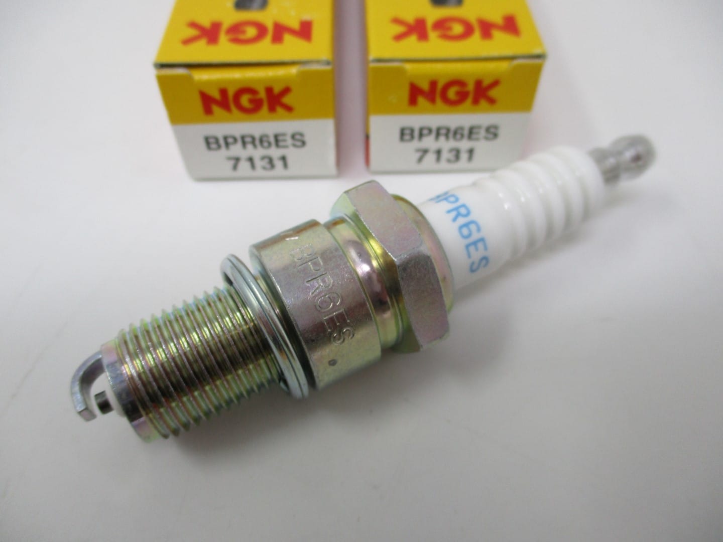 Genuine NGK 7131 BPR6ES Copper Standard Spark Plug Small Engine - Image 5