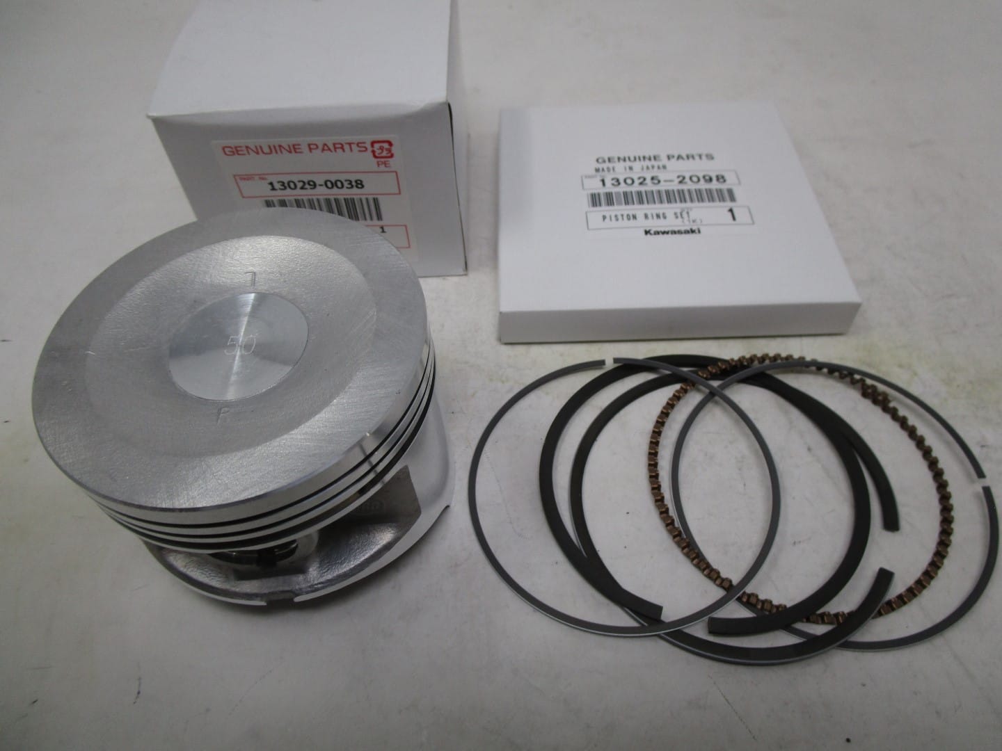 Genuine Kawasaki 13029-0038 13025-2098 Piston & Rings 0.5 OS Oversize FE350D