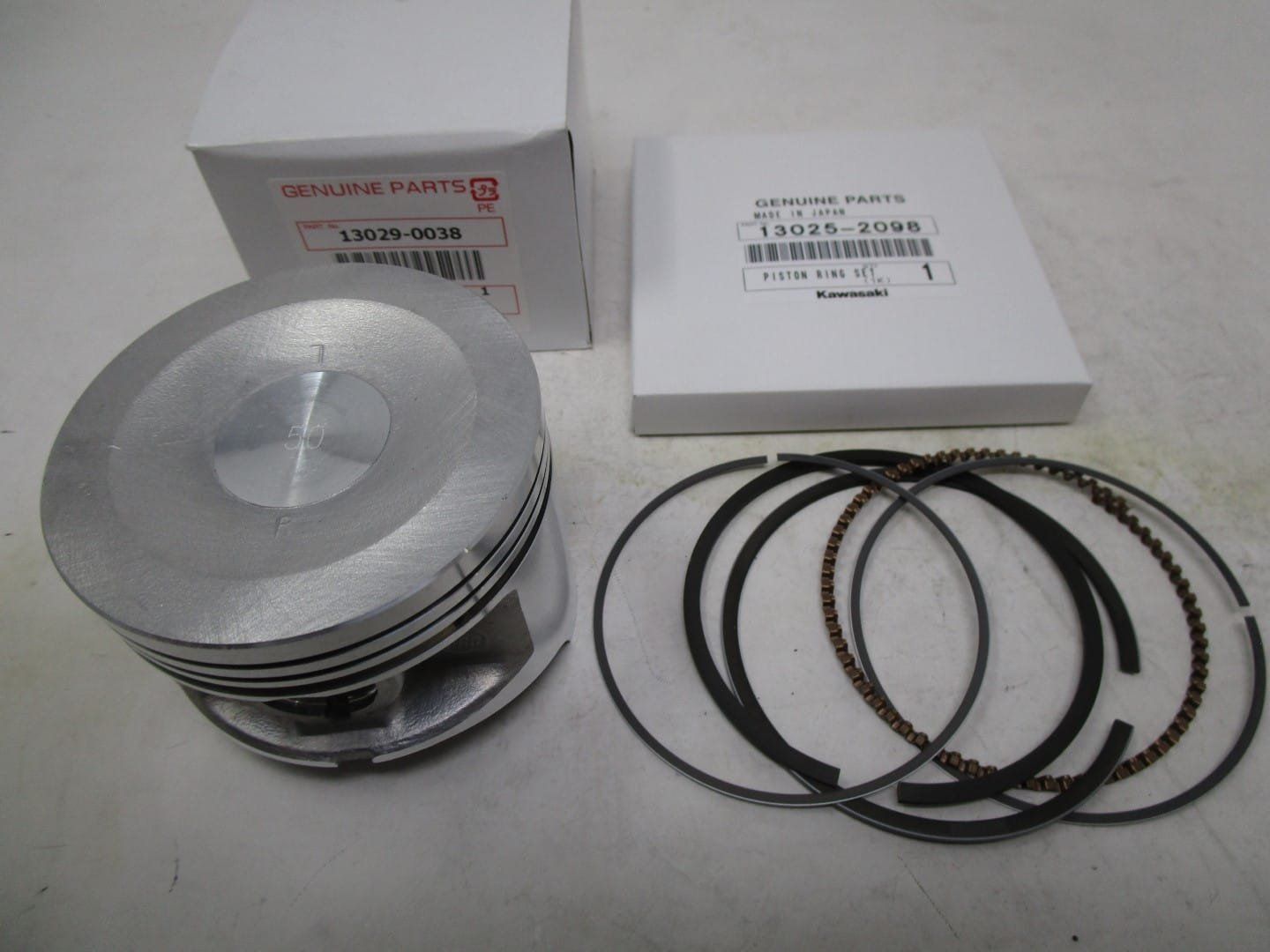 Genuine Kawasaki 13029-0038 13025-2098 Piston & Rings 0.5 OS Oversize FE350D