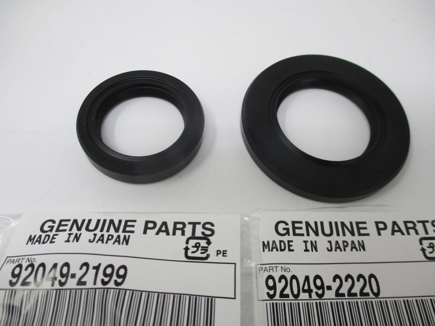 Genuine Kawasaki 92049-2220 & 92049-2199 Crankcase Oil Seals FE290D FE250D - Image 4