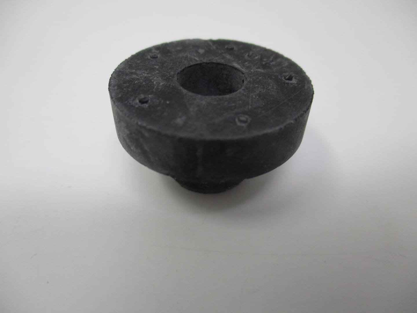 Genuine Briggs and Stratton 1654930SM Fuel Gas Tank Rubber Bushing - Image 4