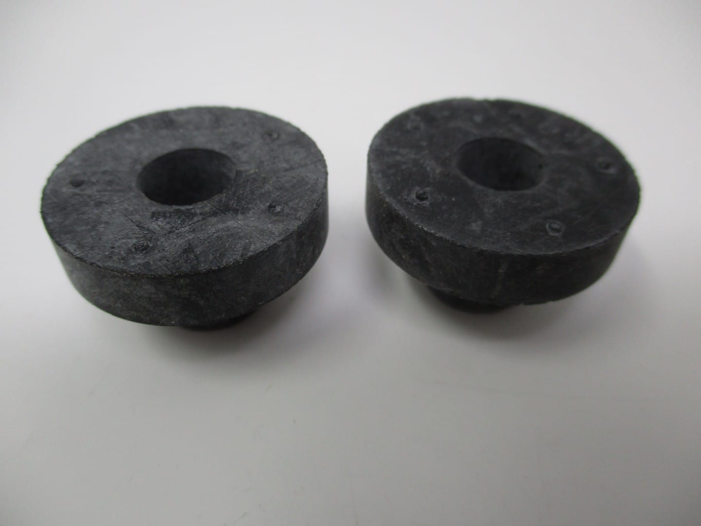 2 Genuine Briggs and Stratton 1654930SM Fuel Gas Tank Rubber Bushing - Image 3