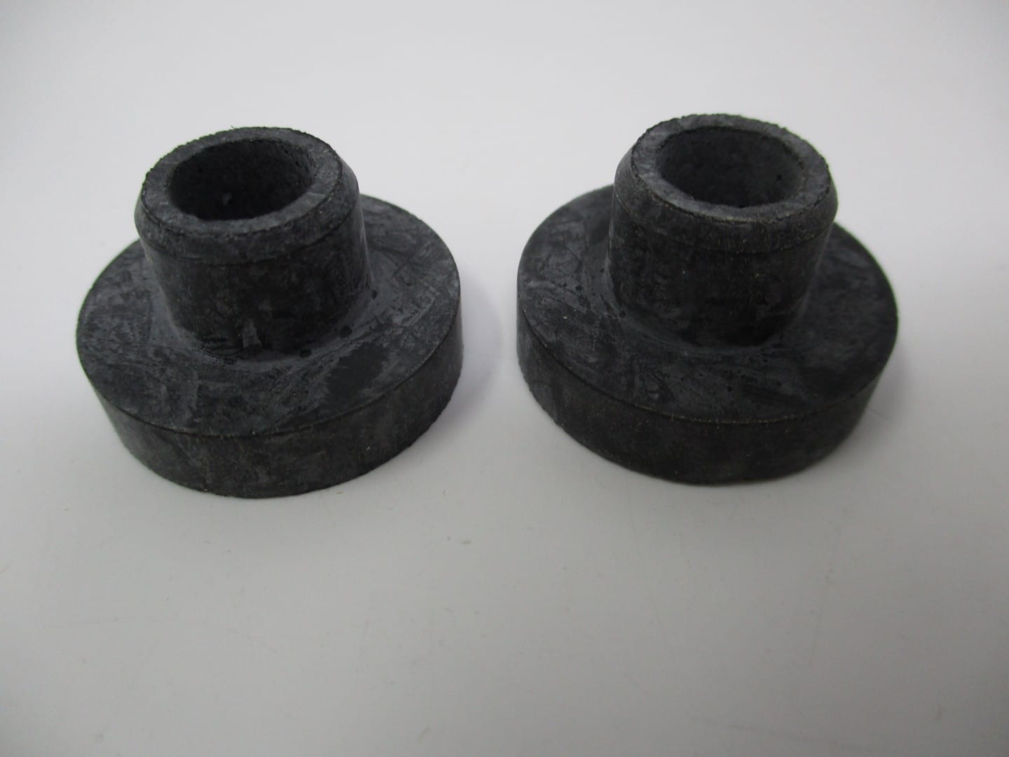 2 Genuine Briggs and Stratton 1654930SM Fuel Gas Tank Rubber Bushing
