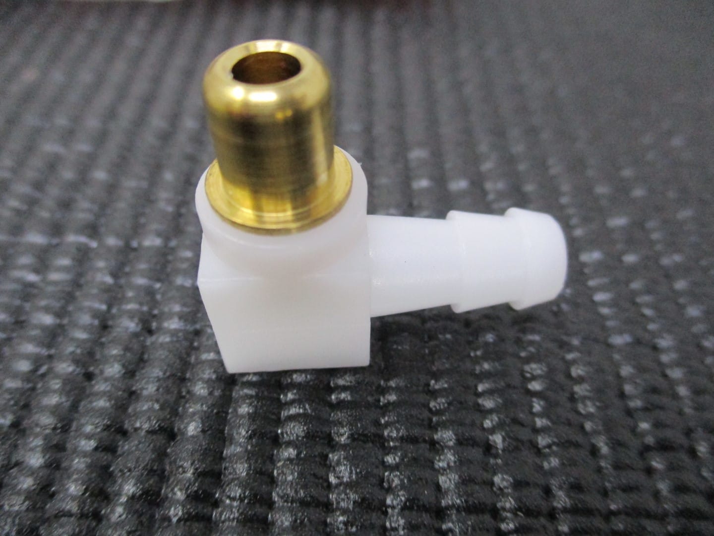 Genuine Briggs & Stratton 692317 Carburetor Connector Hose Fitting 1/4" 497166