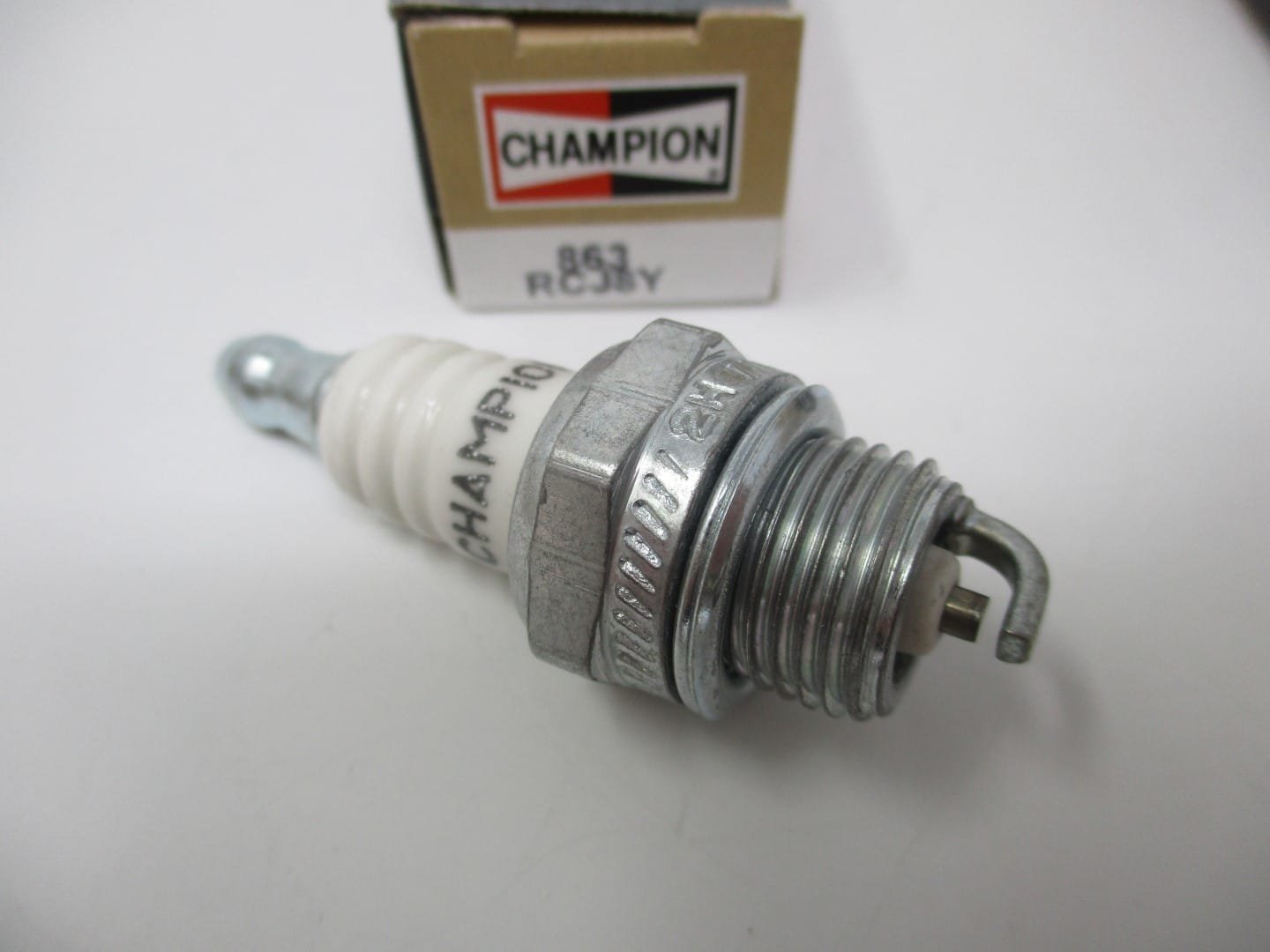Genuine Champion 863 RCJ8Y Nickel Spark Plug Copper Plus Chainsaw - Image 4