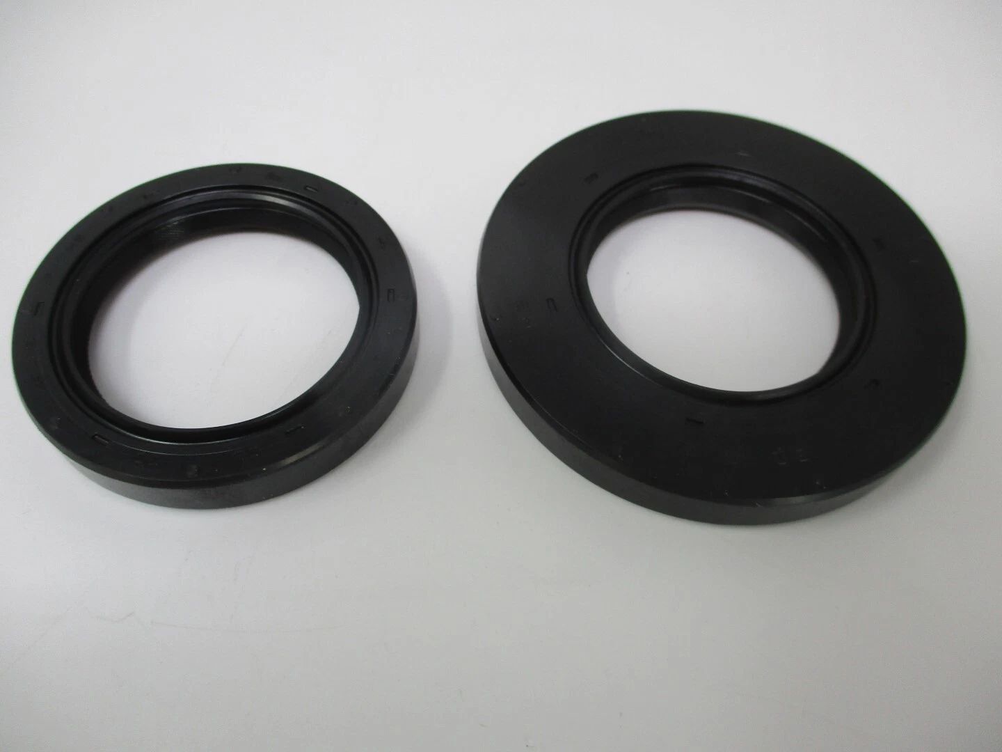 Genuine Kawasaki 92049-7011 92049-7010 Crankcase Oil Seals FH601D FH721D FH770D