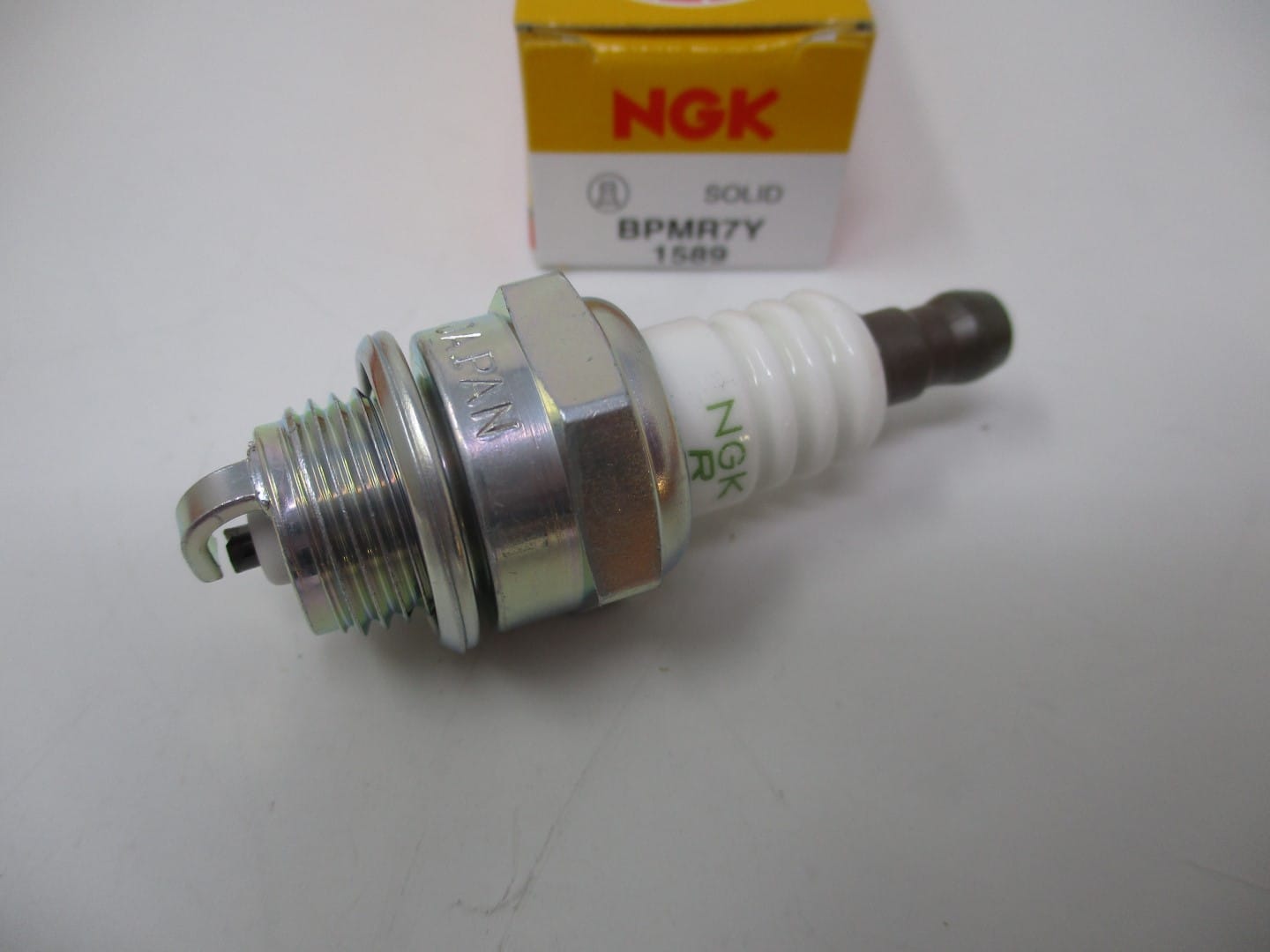 Genuine NGK 1589 BPMR7Y V-Power Plug Lawn Mower V-Power - Image 3