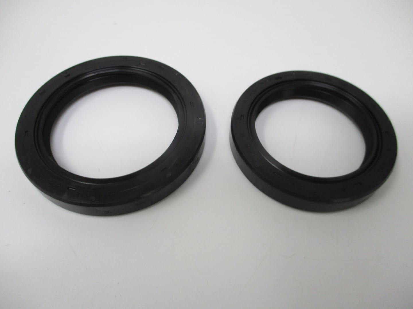 Genuine Kawasaki 92049-7022 92049-7010 Crankcase Oil Seals FH601D FH721D FH770D - Image 2