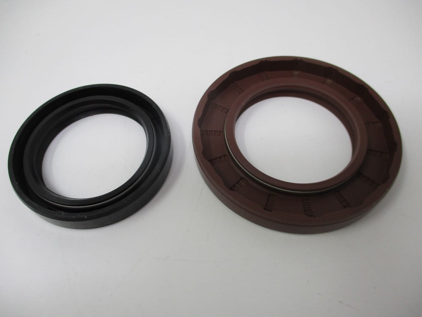 Genuine Kawasaki 92049-7028 92049-7010 Crankcase Oil Seals FH601D FH721D FH770D - Image 3