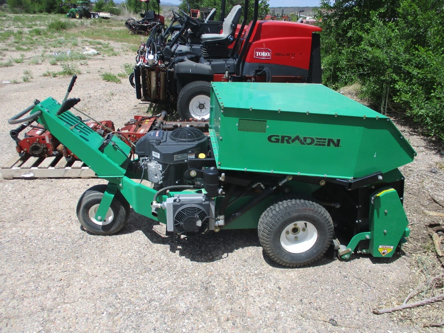 Graden Aerator Core Collector High Dump Walk-Behind - Image 2