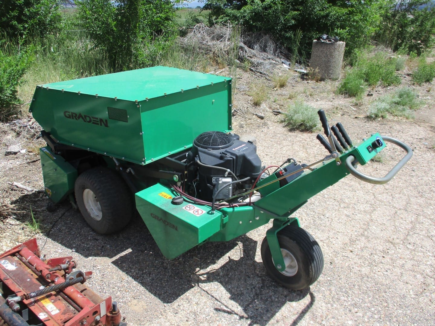 Graden Aerator Core Collector High Dump Walk-Behind - Image 4