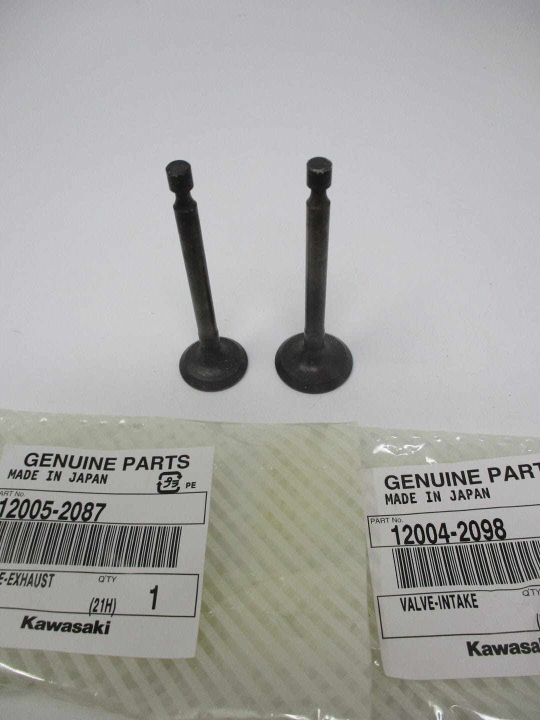 Genuine Kawasaki 12005-2087 Exhaust & 12004-2098 Intake Valves for FE120G Toro - Image 3
