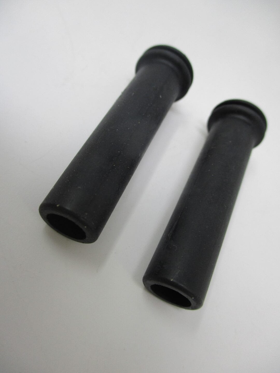 2 Genuine Briggs & Stratton 694000 Vacuum Hoses 20 - 27HP 281730 691040