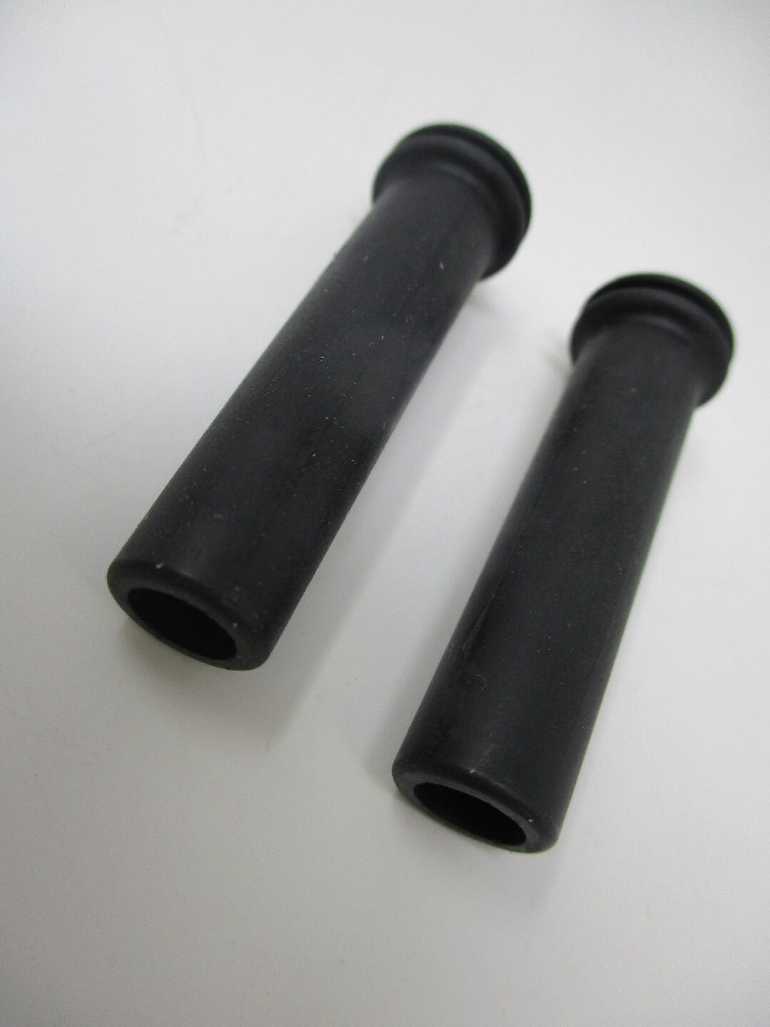 2 Genuine Briggs & Stratton 694000 Vacuum Hoses 20 - 27HP 281730 691040