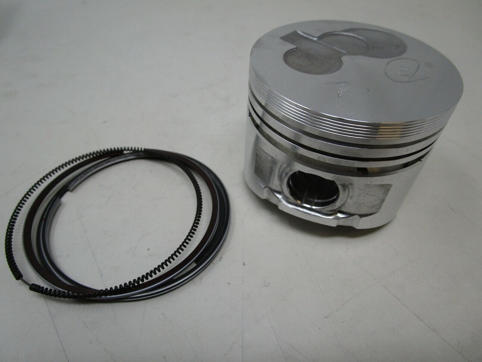 Genuine Briggs & Stratton 825795 Piston & Rings Daihatsu 585447 Toro 107-9895 - Image 2