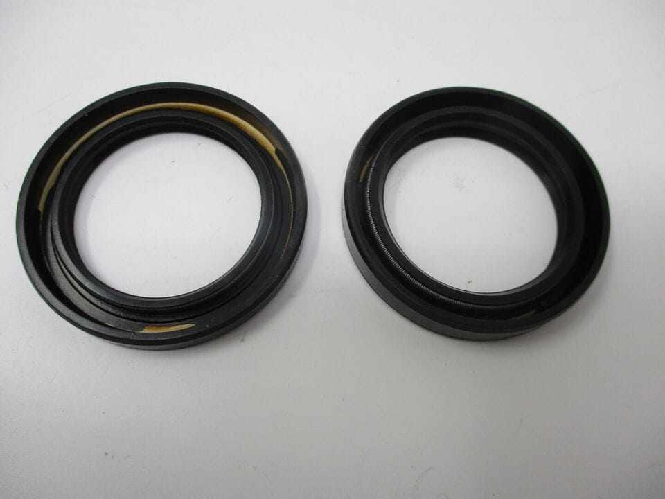 Genuine Kawasaki 92049-7010 & 92049-7018 Crankshaft Oil Seals for FJ400 - Image 2