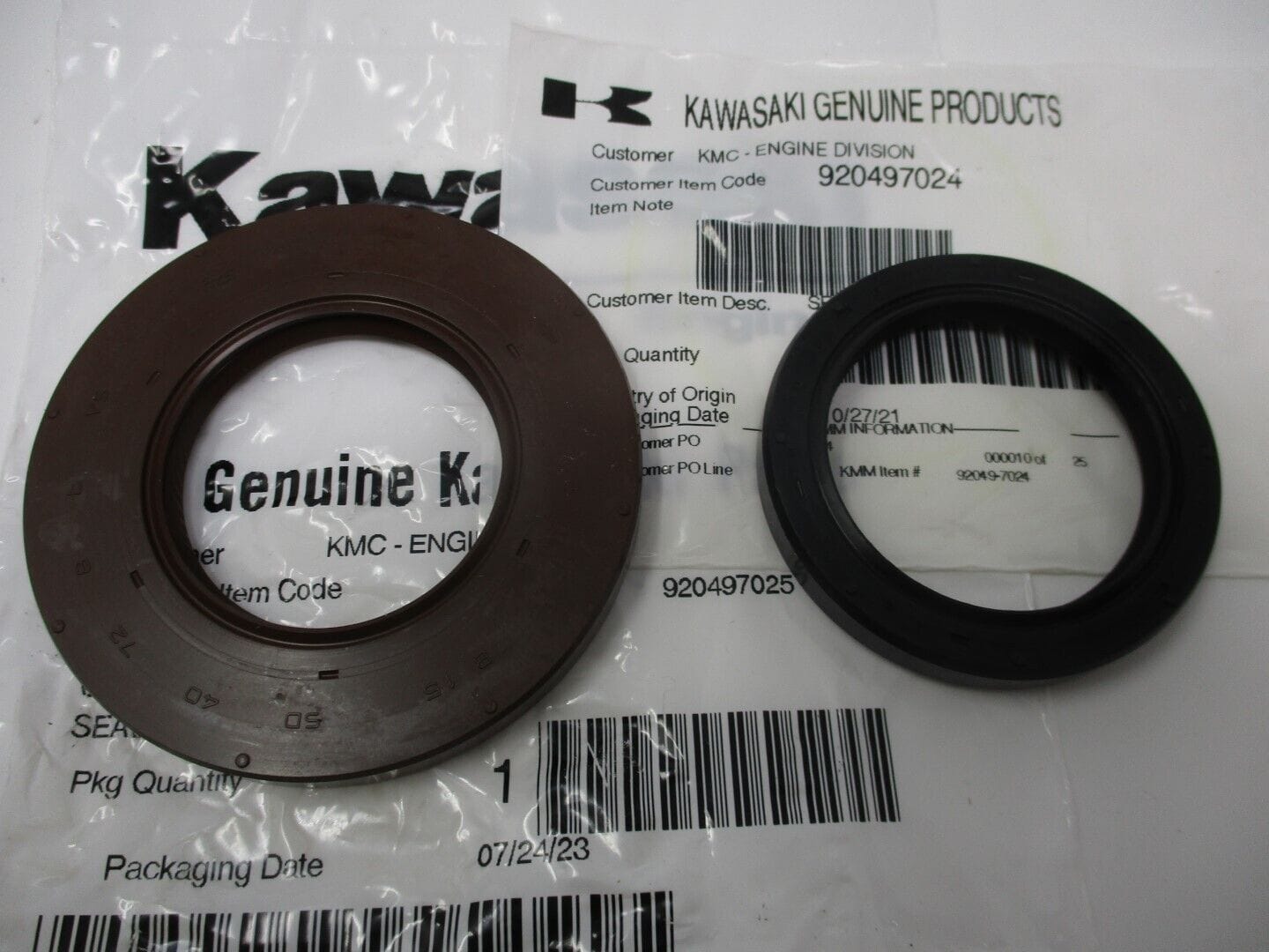 Genuine Kawasaki 92049-7025 & 92049-7024 Crankcase Oil Seals FX921V FXT00V - Image 4