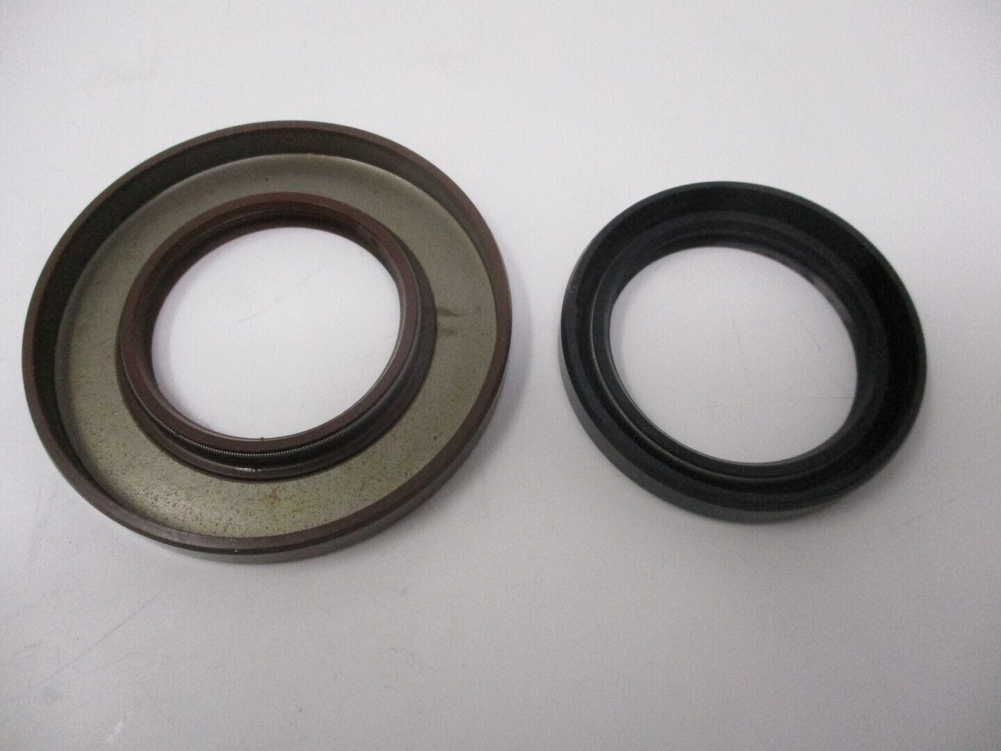 Genuine Kawasaki 92049-7025 & 92049-7024 Crankcase Oil Seals FX921V FXT00V - Image 3