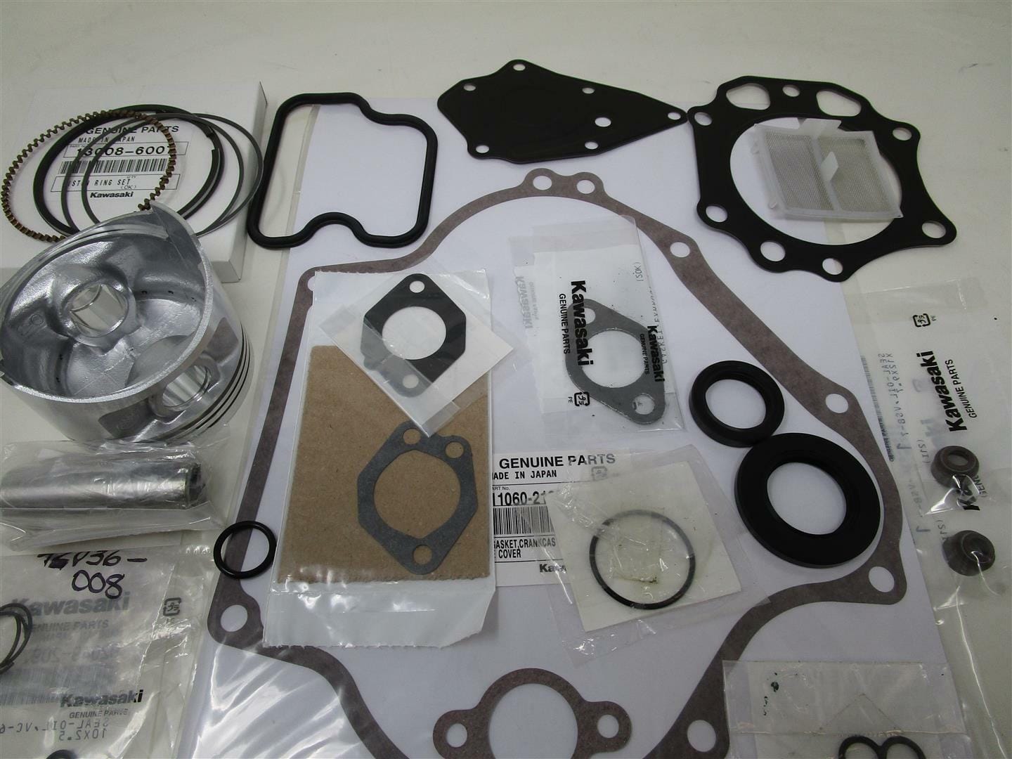 Genuine OEM Kawasaki FE290D Engine Rebuild Kit with Piston & Rings - Image 3
