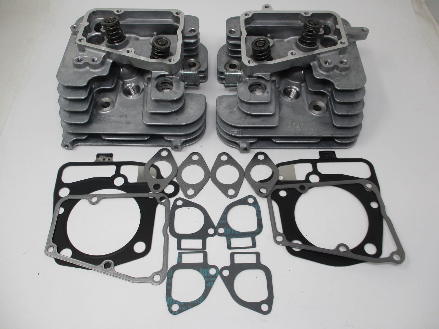 Genuine Kawasaki 99999-0628 & 99999-0627 726CC Cylinder Head # 1 & 2 Complete - Image 2