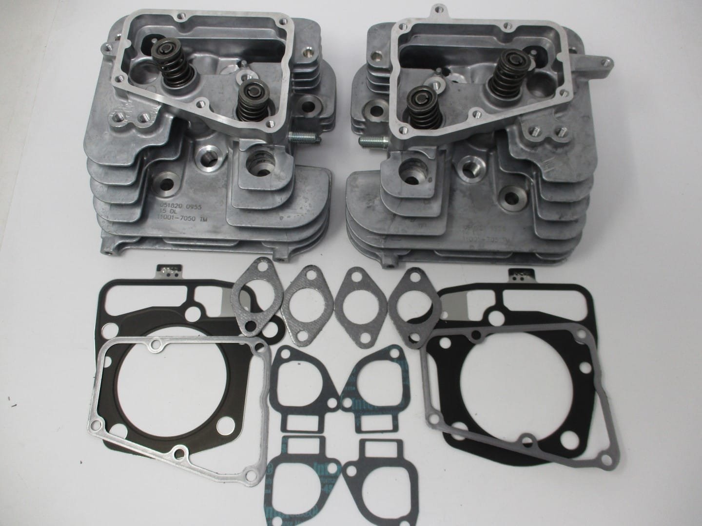 Genuine Kawasaki 99999-0628 & 99999-0627 726CC Cylinder Head # 1 & 2 Complete