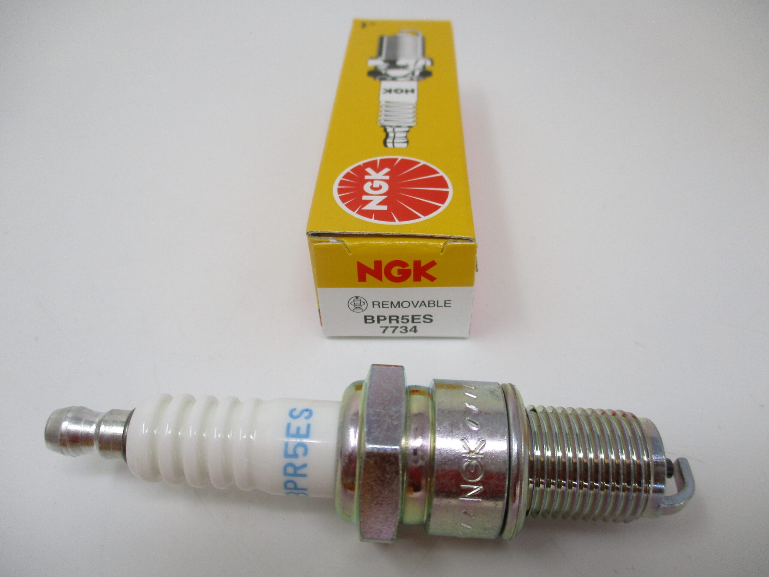 Genuine NGK 7734 BPR5ES Standard Spark Plug Lawnmower Resistor - Image 2