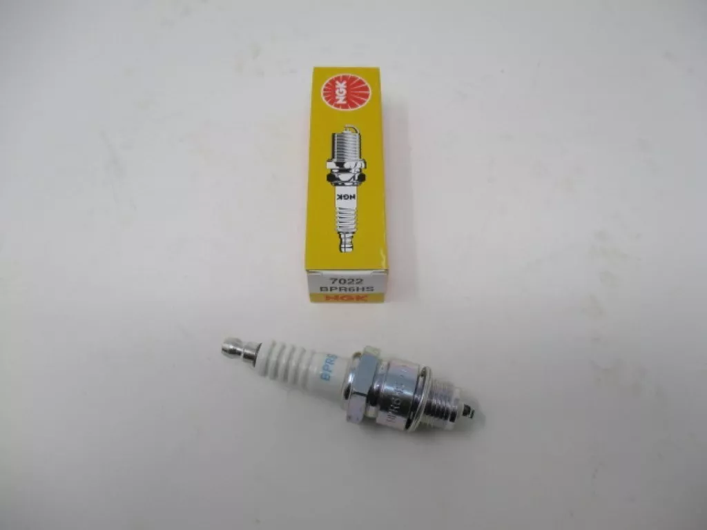 Genuine NGK 7022 BPR6HS Standard Spark Plug Lawn Mower - Image 2