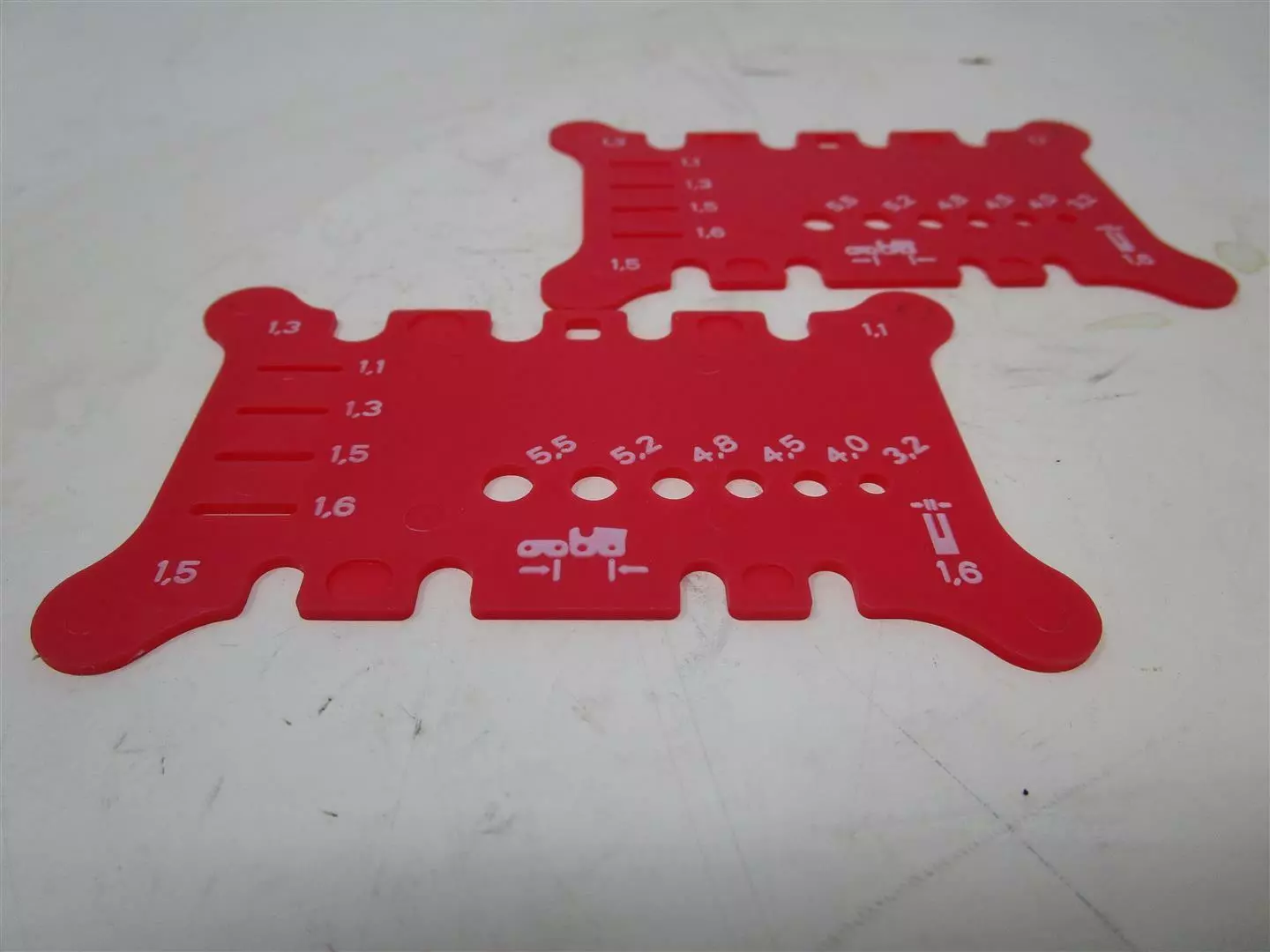 2 Oregon 556418 Chainsaw Gauge Bar & Chain Measuring Tool Chain Saw Tape - Image 3