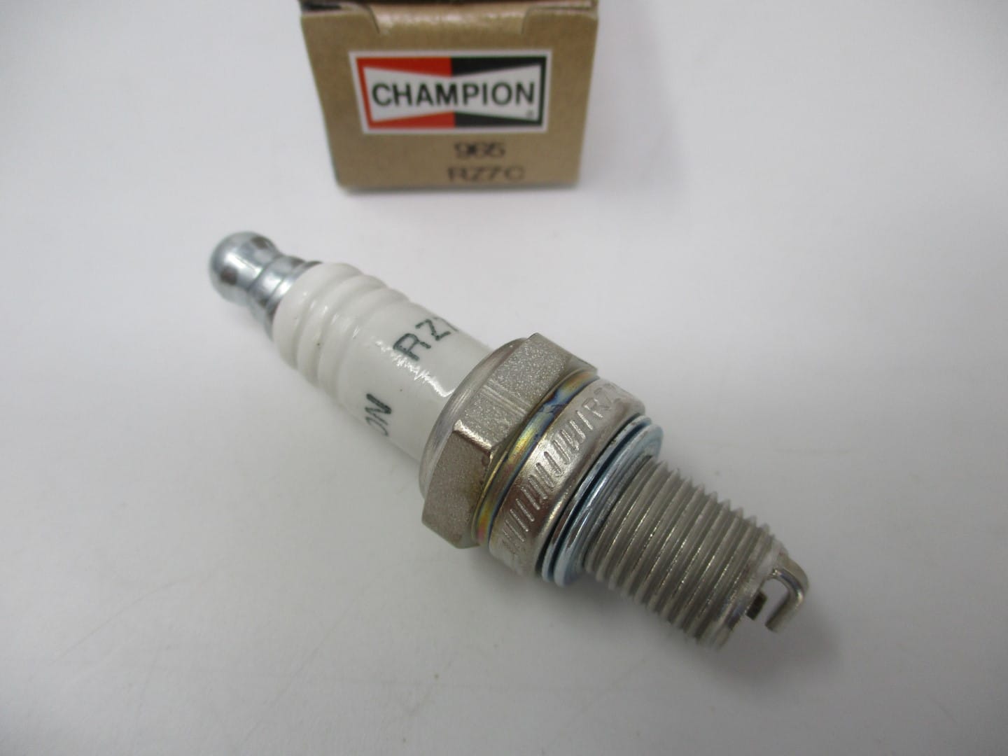 Genuine Champion RZ7C 965 Spark Plug Cross CMR6H 3365 - Image 2