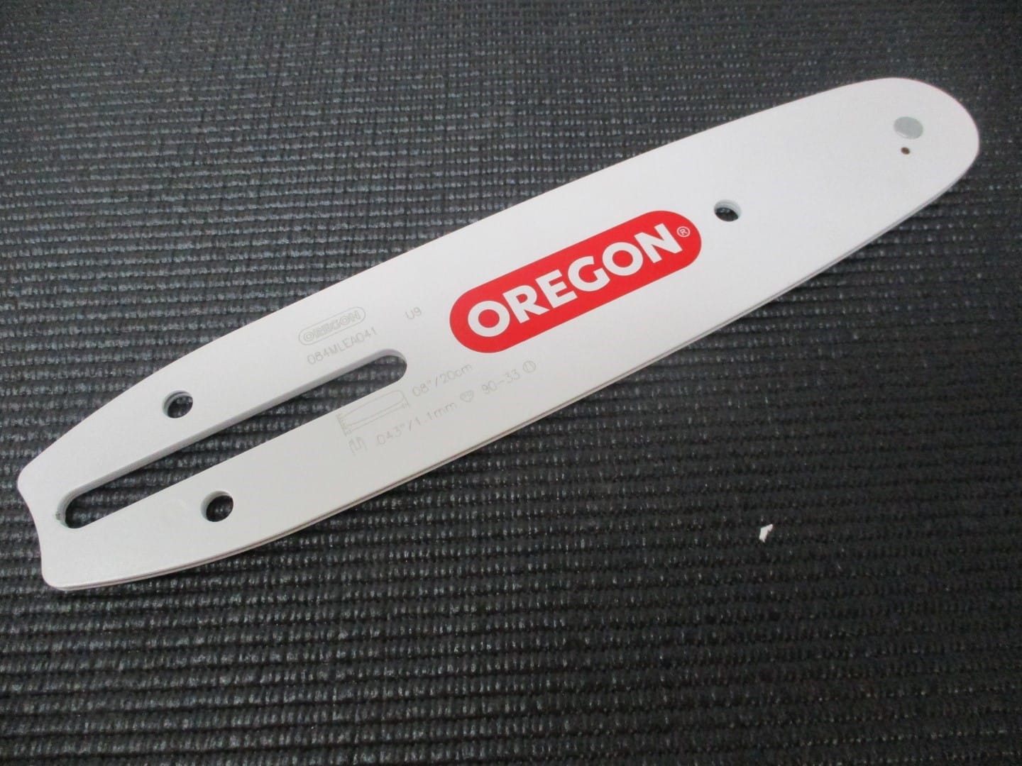 Oregon 084MLEA041 8” Single Rivet Guide Bar 3/8 LP .043 Gauge 33 Drive Links - Image 2