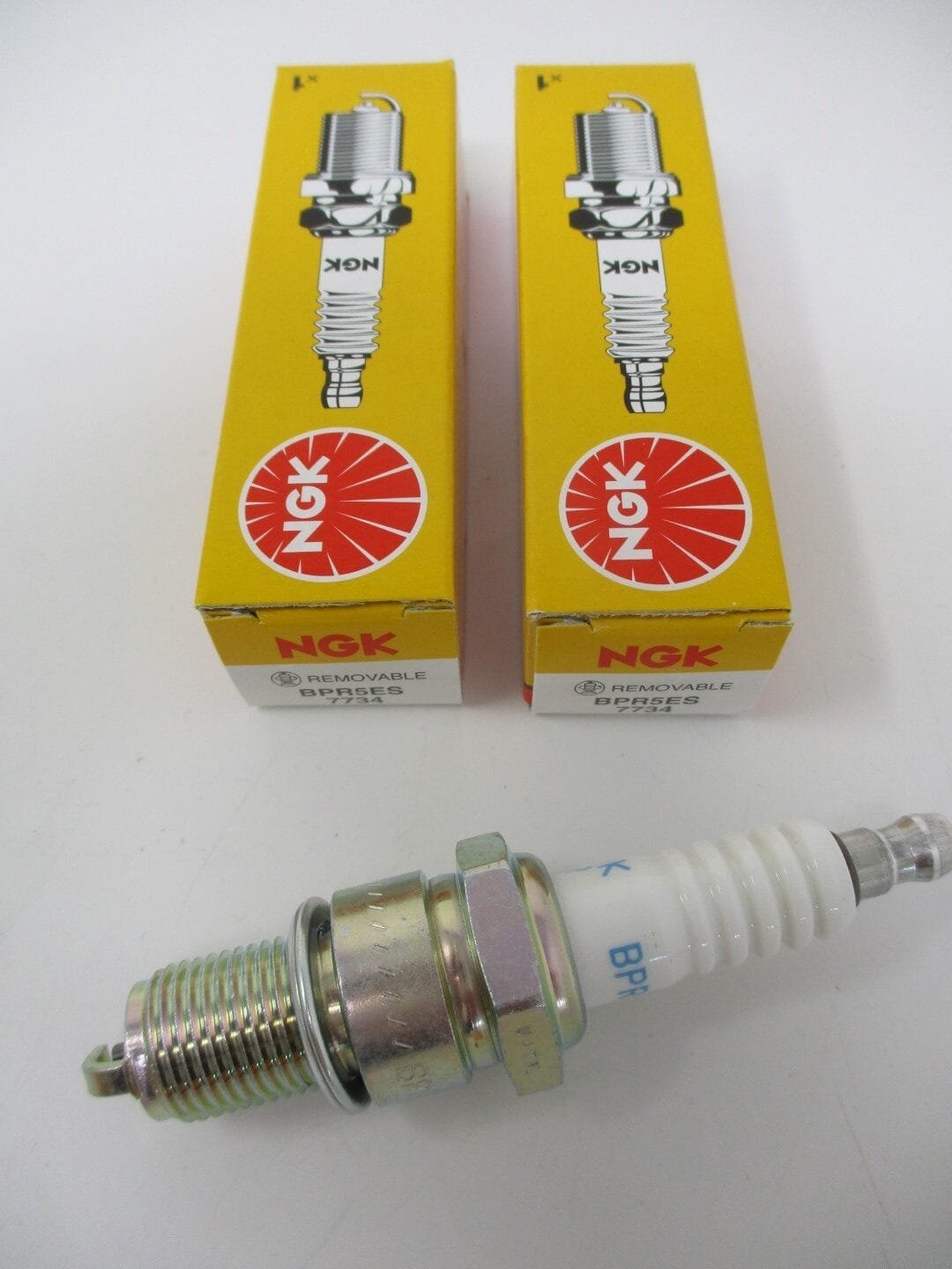 2 Genuine NGK 7734 BPR5ES Standard Spark Plug Lawnmower Resistor - Image 2
