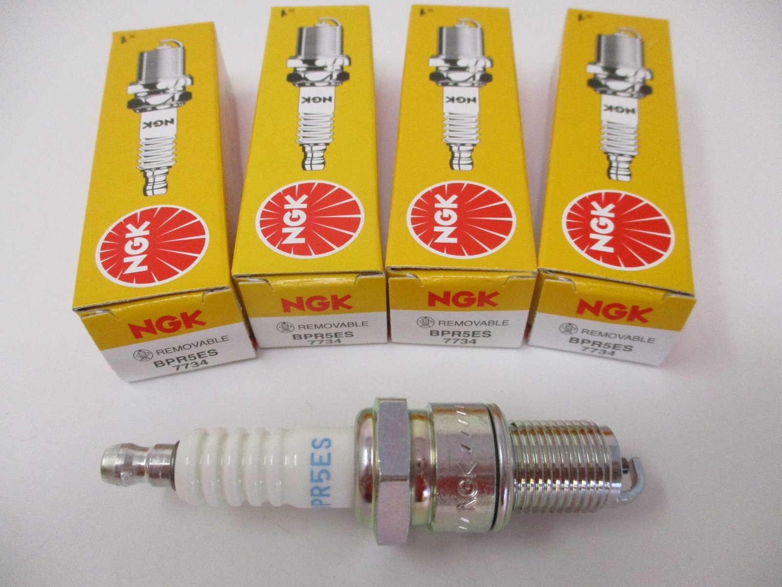 4 Genuine NGK 7734 BPR5ES Standard Spark Plug Lawnmower Resistor Small Engines - Image 2