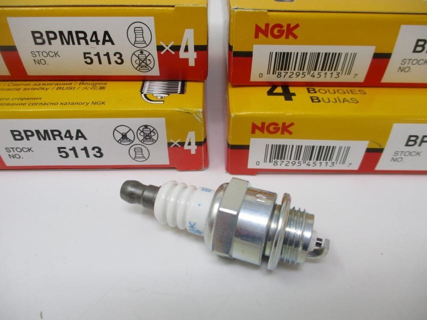 16 Genuine NGK 5113 BPMR4A Spark Plugs Solid Lawnmower - Image 2