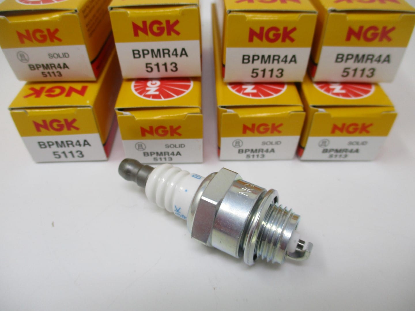 8 Genuine NGK 5113 BPMR4A Spark Plugs Solid Lawnmower - Image 4