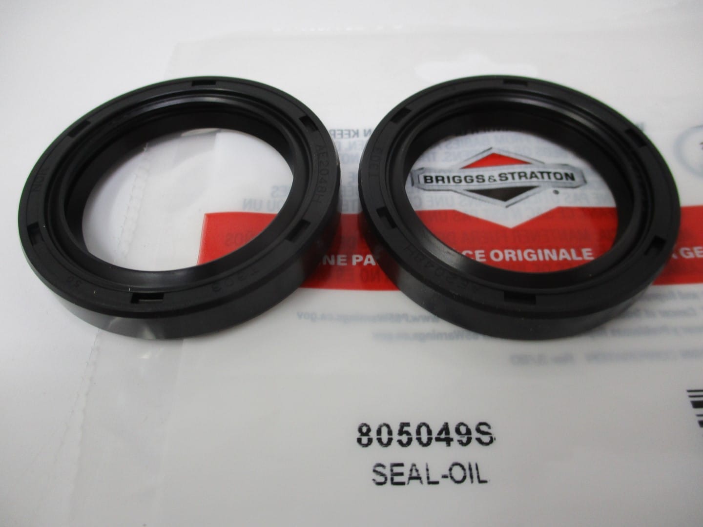 2 Genuine Briggs & Stratton 805049S Oil Seal 294440 295442 295446 295447 - Image 3