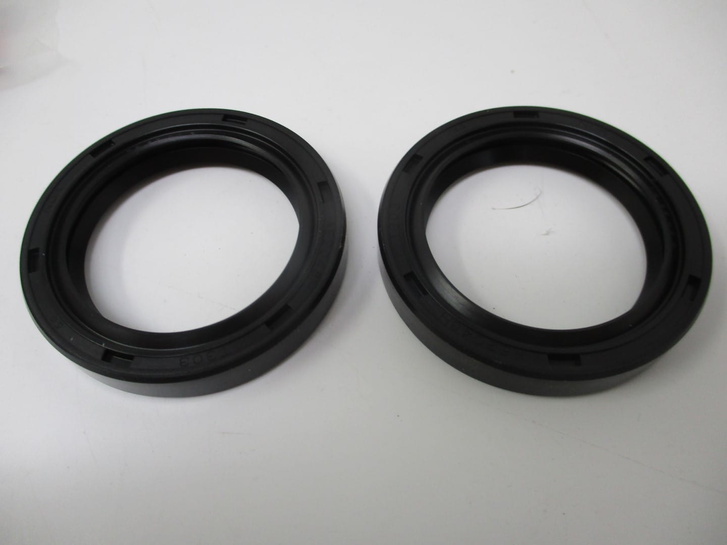 2 Genuine Briggs & Stratton 805049S Oil Seal 294440 295442 295446 295447