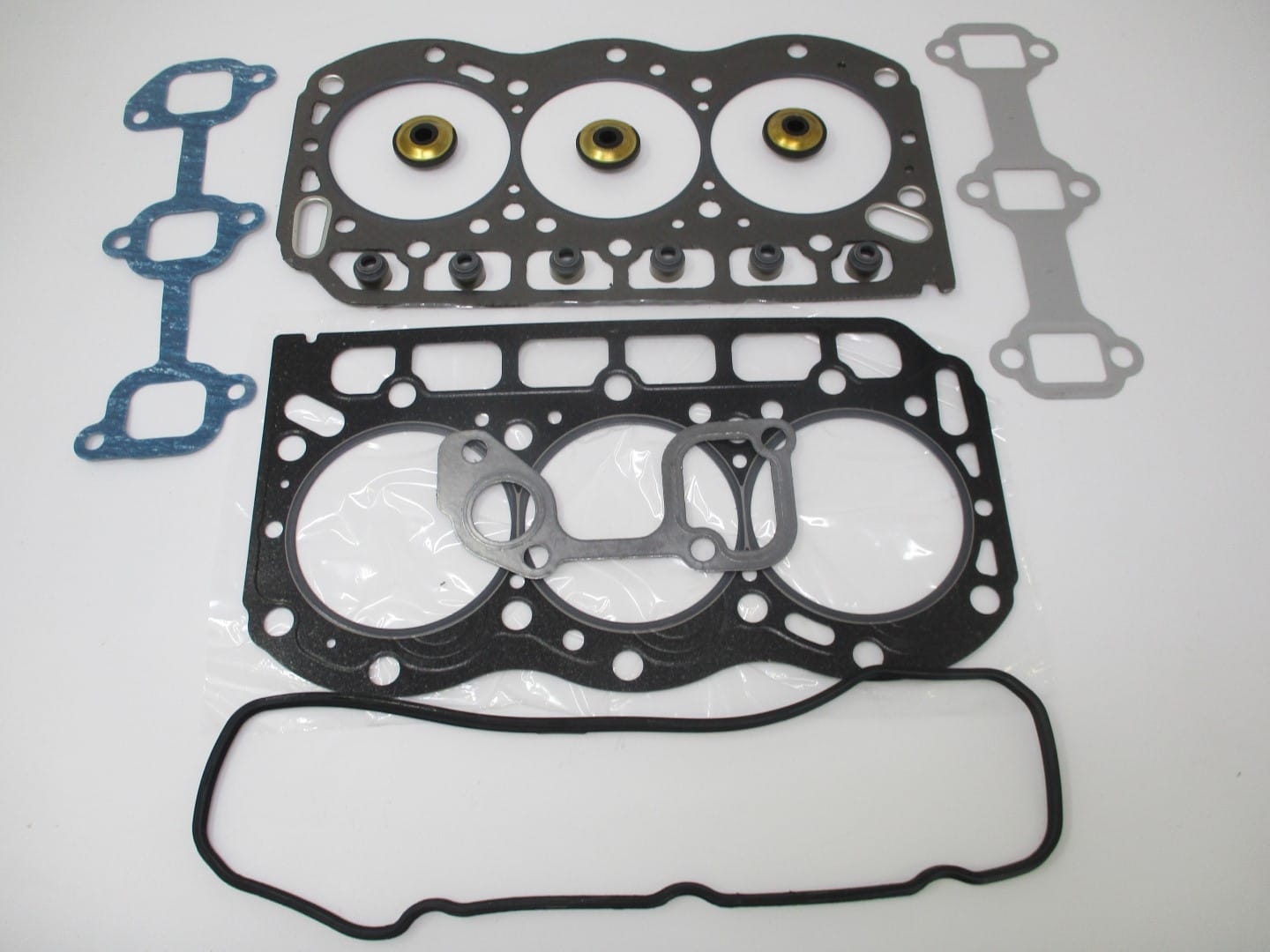 Genuine Briggs & Stratton Daihatsu 825381 Valve Head Gasket Set DM950D