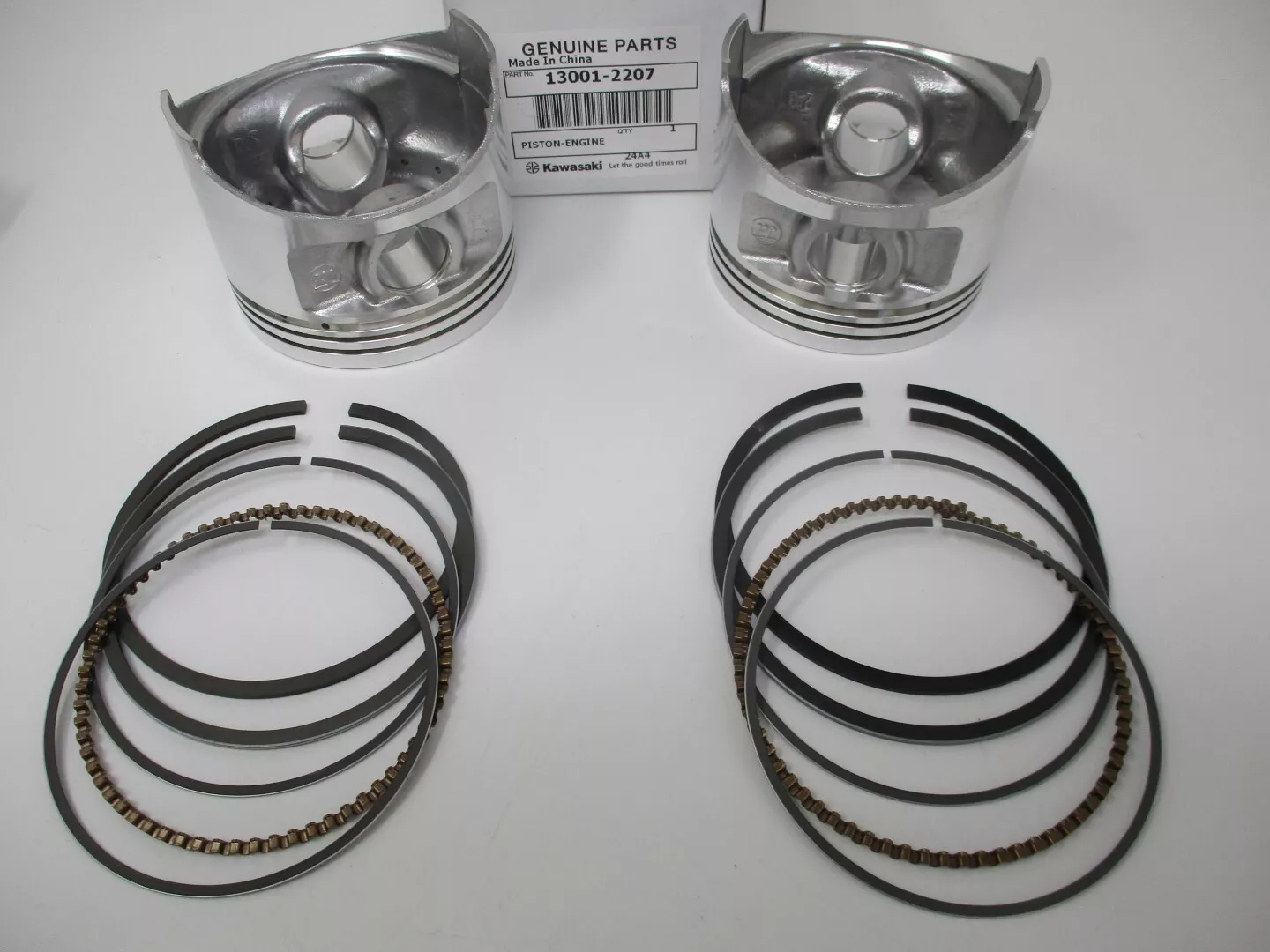 2 Genuine Kawasaki 13001-2207 13008-6007 Piston & Rings STD FE290D FD711D FD750D