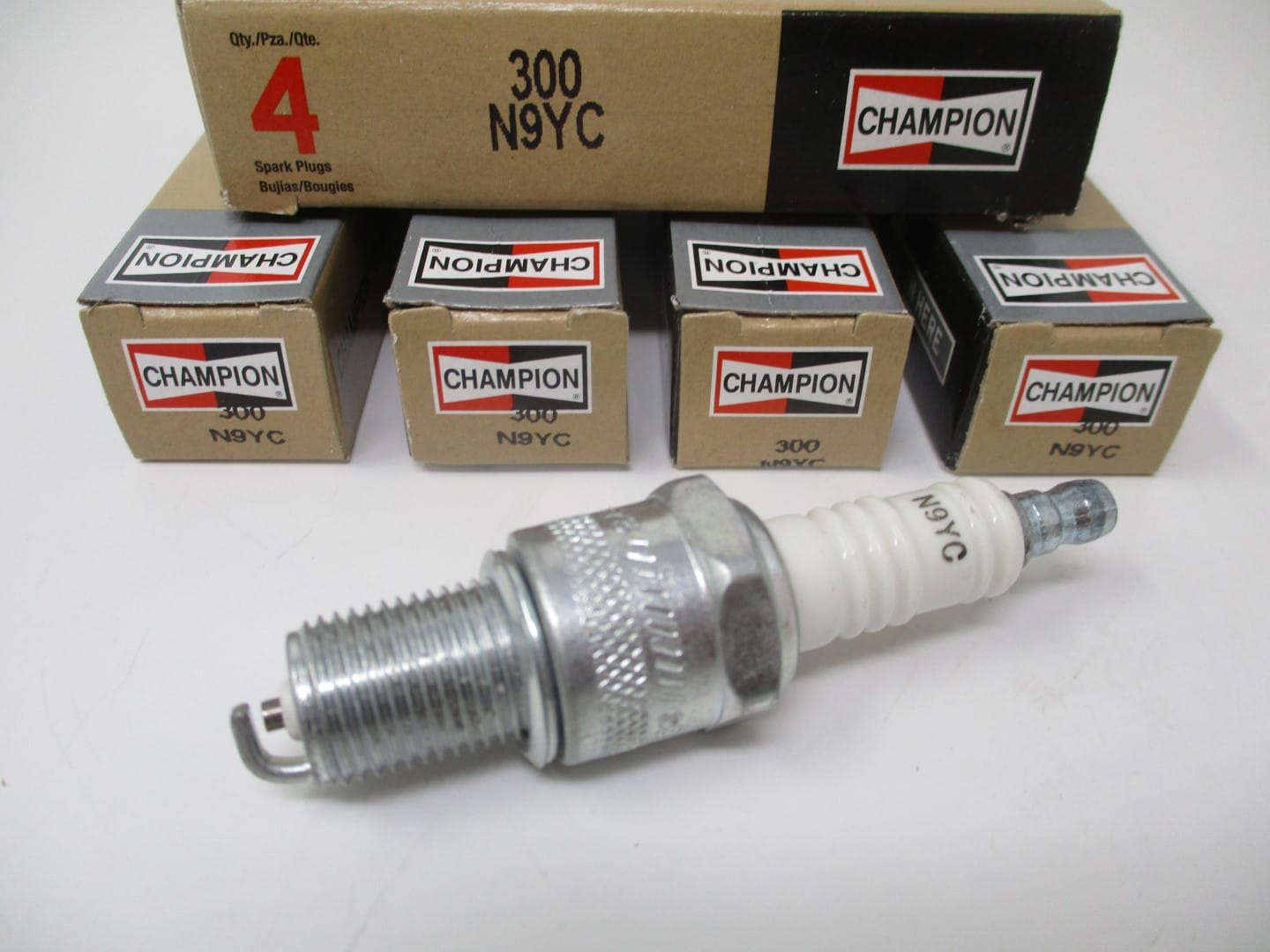 4 Genuine Champion 300 N9YC Spark Plugs for Small Engines - Image 3