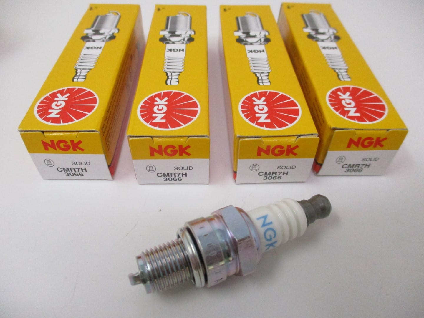 4 Genuine NGK 3066 CMR7H Resistor Spark Plugs Small Engine