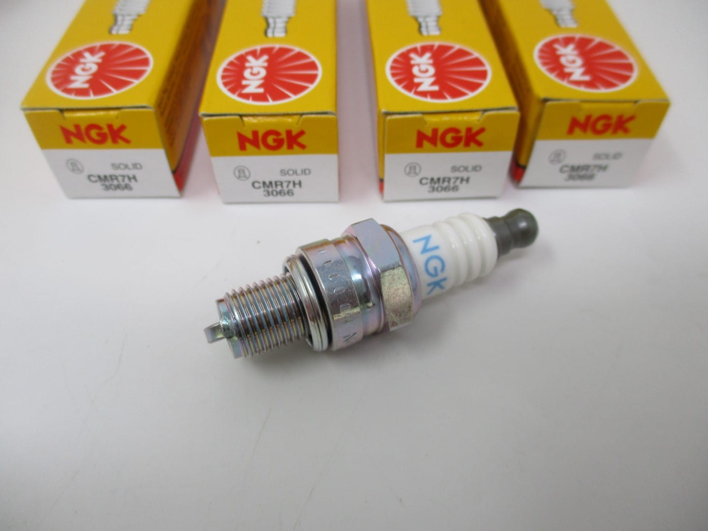 4 Genuine NGK 3066 CMR7H Resistor Spark Plugs Small Engine - Image 3