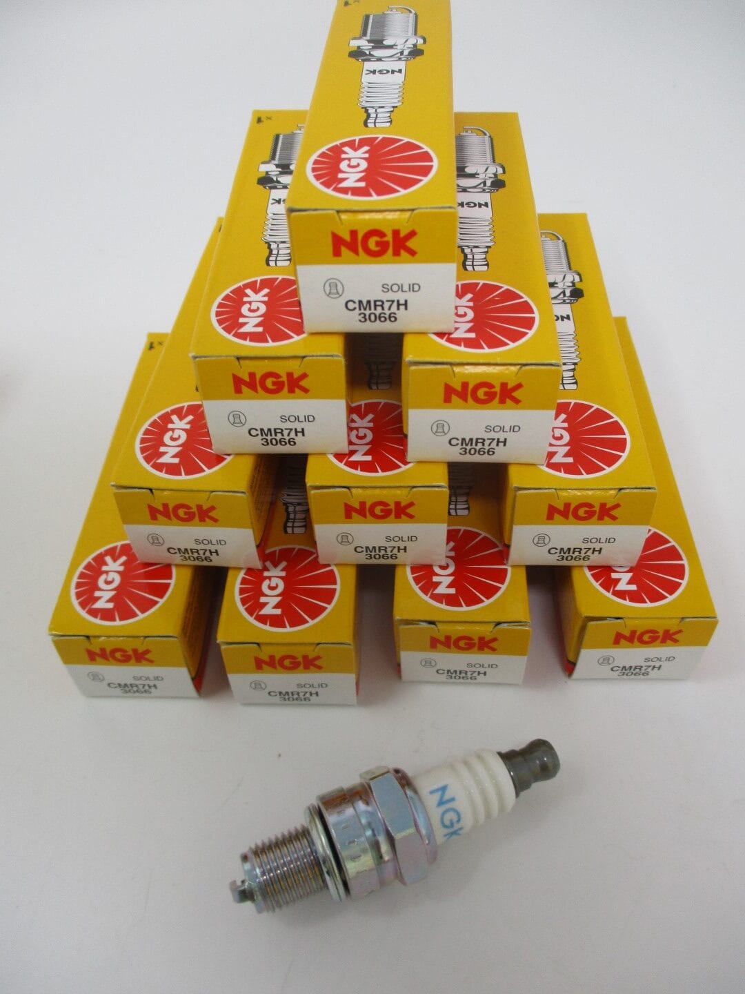 10 Genuine NGK 3066 CMR7H Spark Plugs Resistor Small Engine